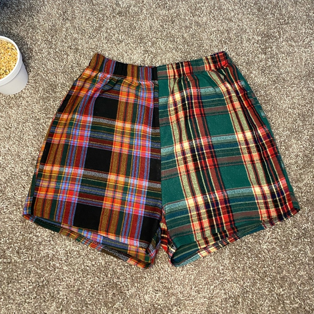 Elastic Waist Shorts - Picture 2 of 9